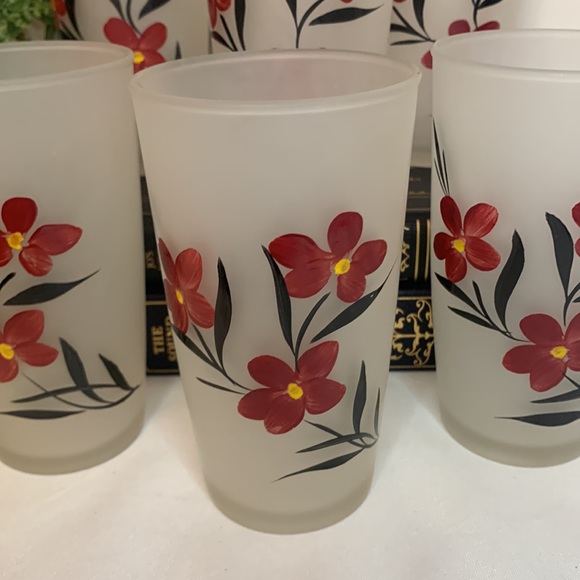 Set of 6 vintage frosted black, red & yellow floral drinking glasses / tumblers - Picture 2 of 9